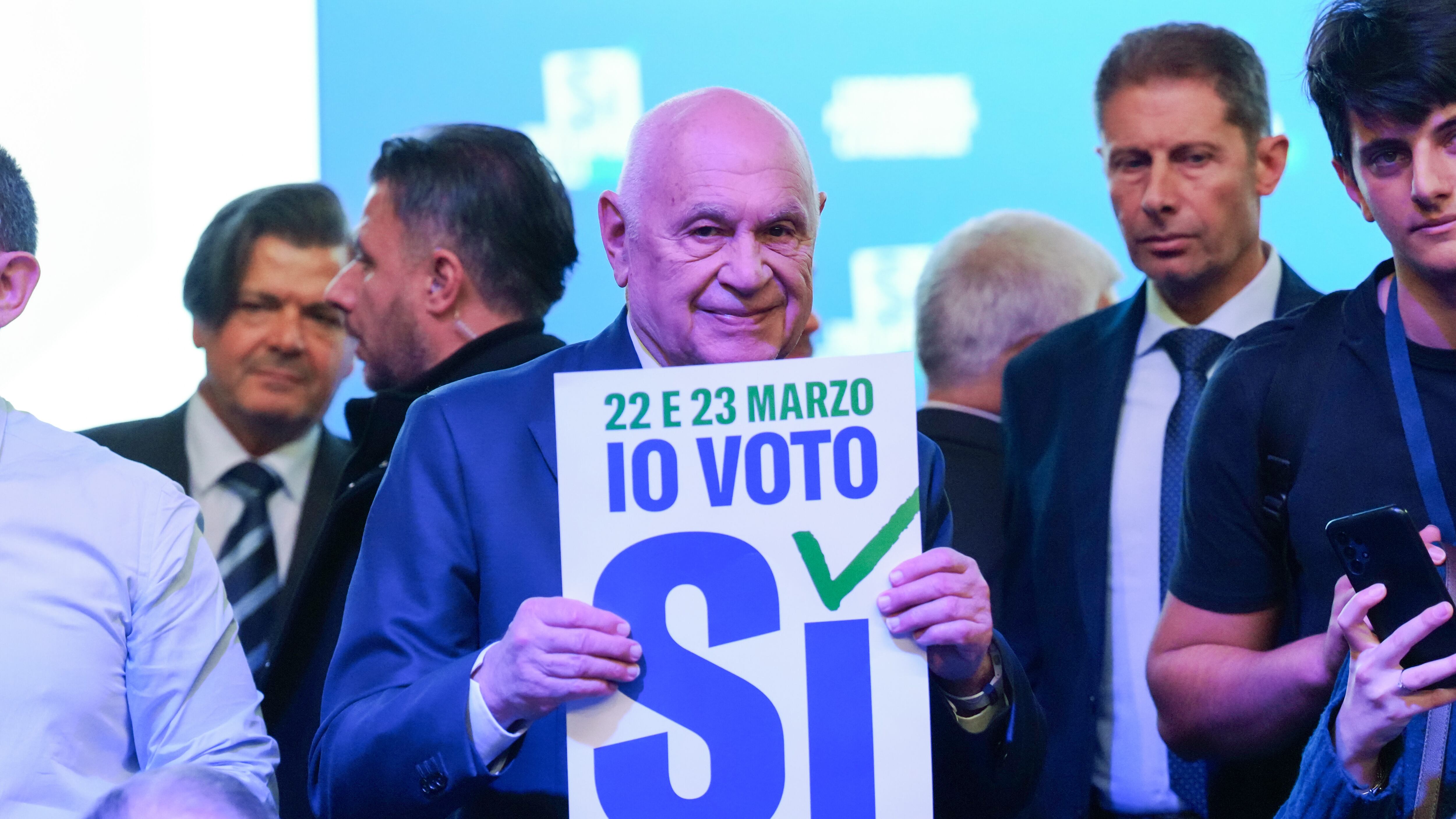 Spille verdi e folla contro le correnti. E Nordio punge: "Toghe impunite"