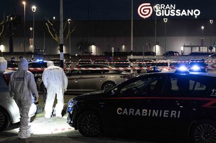 Accoltellata alle spalle dall'ex, l'orrore a Giussano: le immagini dalla scena 3