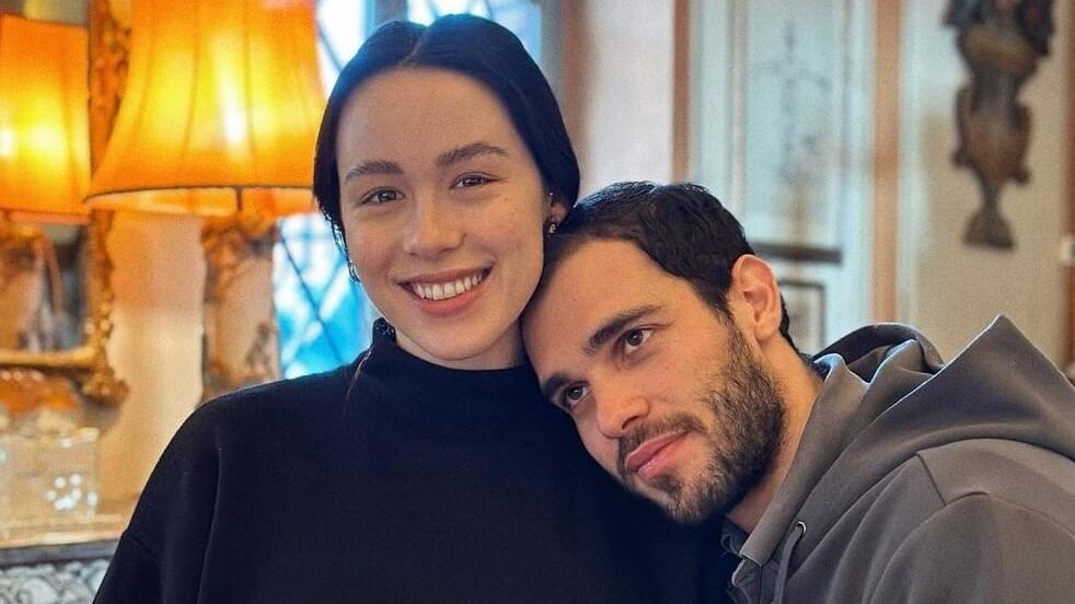 Aurora Ramazzotti si sposa? Il dettaglio nella foto che non è sfuggito ai fan
