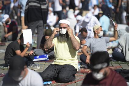 Islamici radunati attorno a Santa Sofia 4