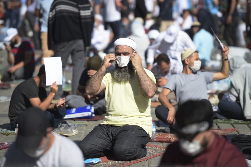 Islamici radunati attorno a Santa Sofia 4