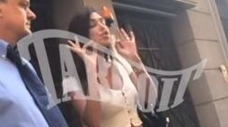 Belen si sfoga con i paparazzi: "Io vi odio, sto diventando pazza". E poi si scaglia contro la Hunziker