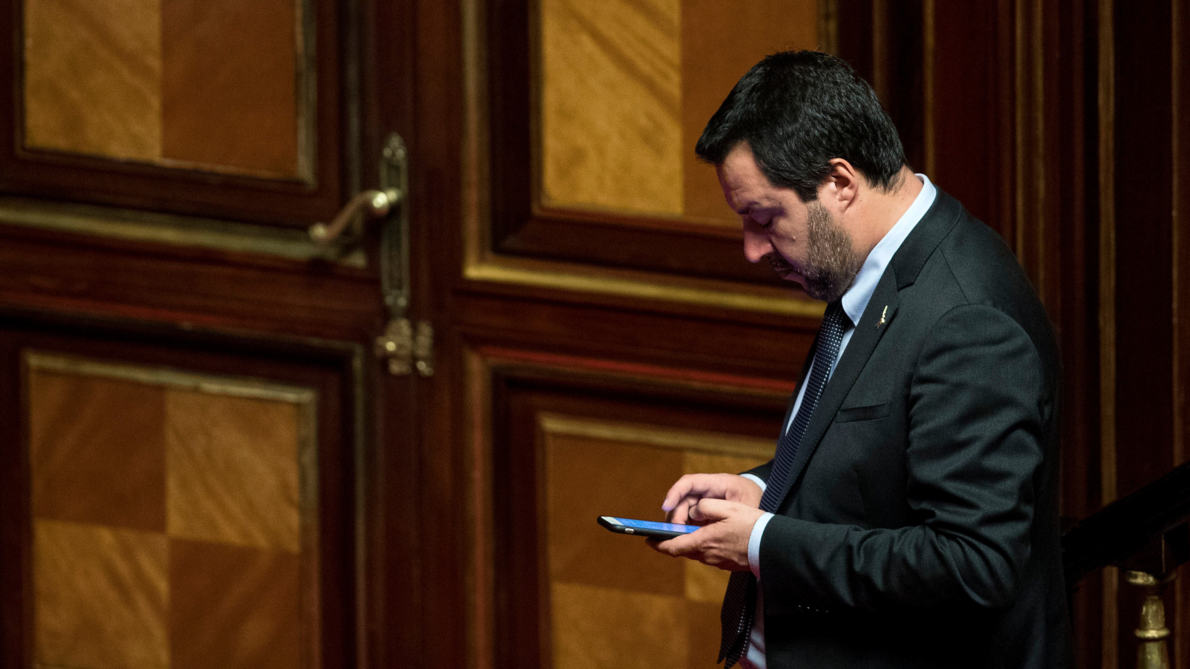 Reddito, ultimatum leghista: "Ok solo coi fondi ai disabili"