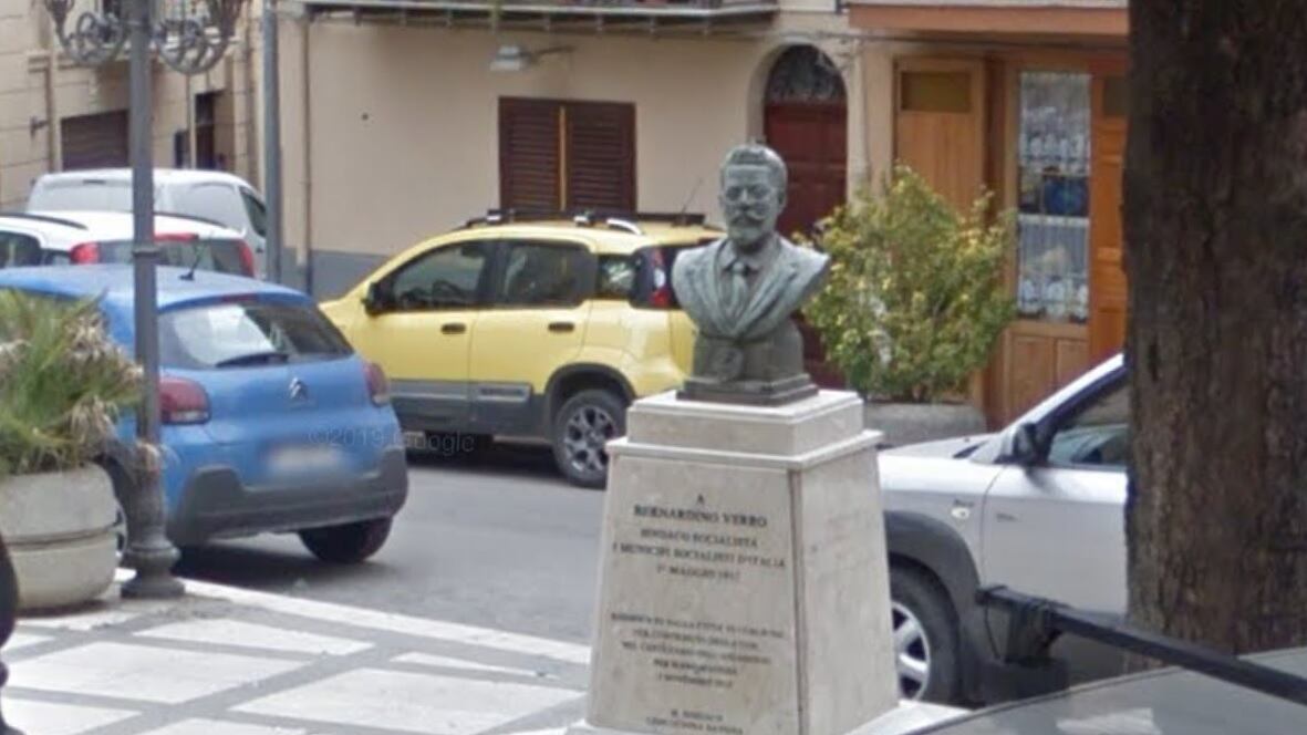 Imbrattano busto dedicato a vittima di mafia: denunciati due minorenni