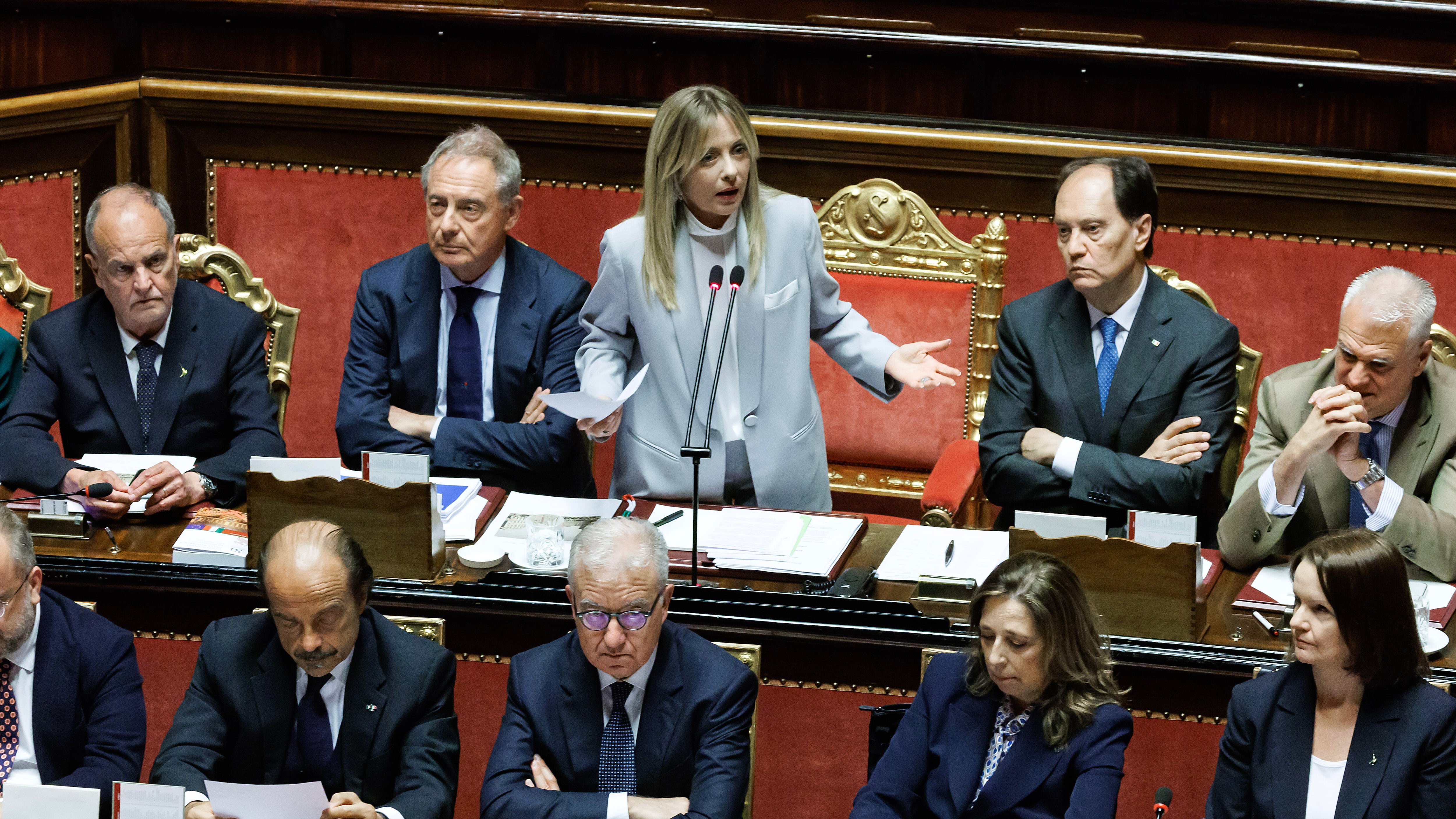 Meloni: "Il salario minimo rischia di diventare una soglia al ribasso. Porte aperte alle opposizioni"