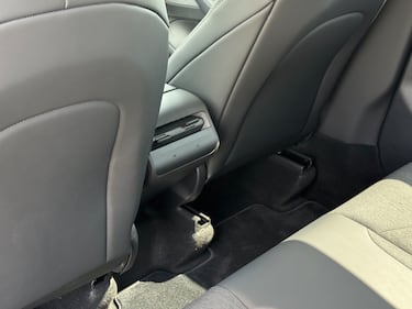 Tesla Model Y Standard: guarda tutte le foto 8