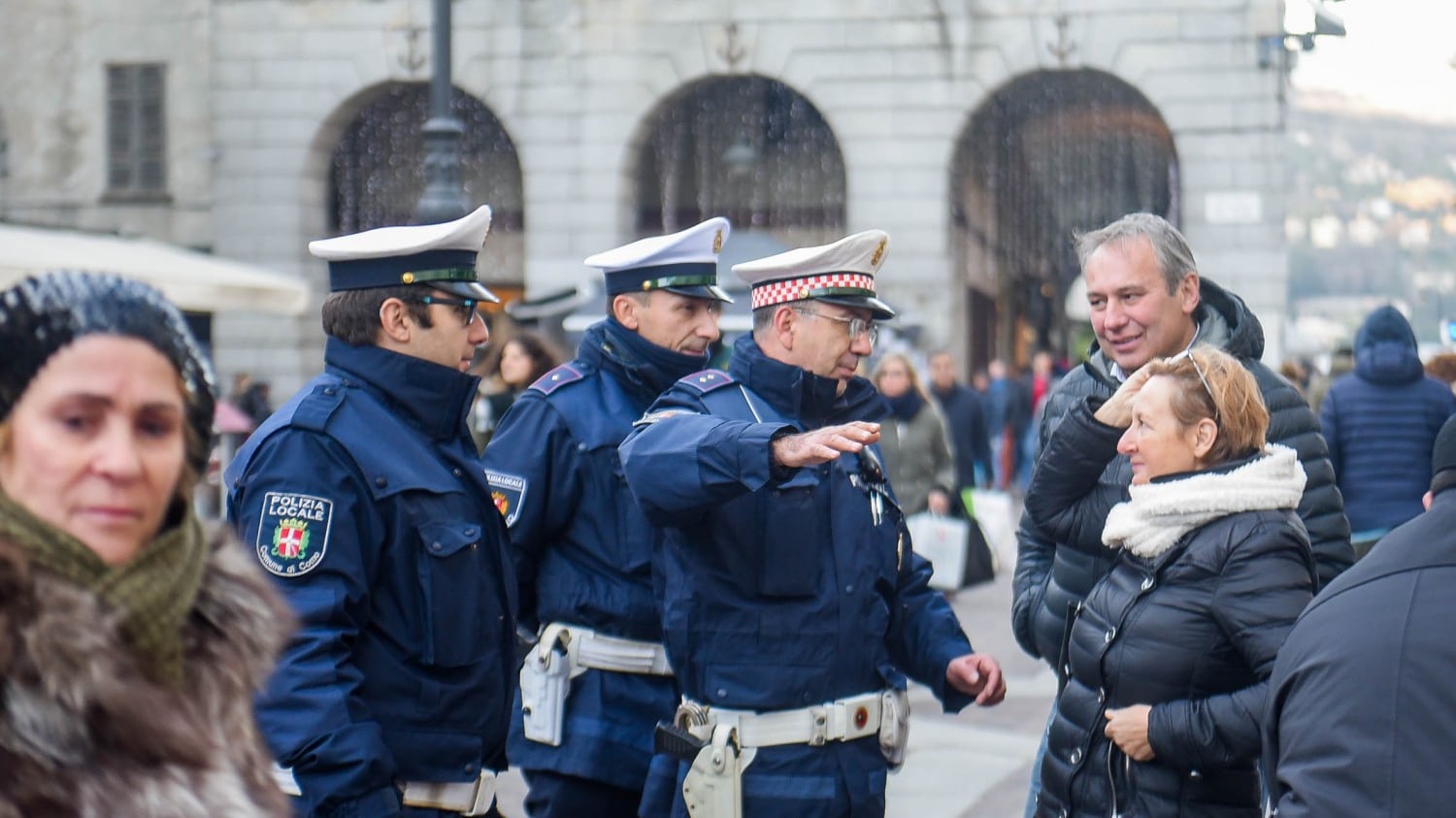 Auguri a tutte le Forze dell'ordine che rischiano la vita per difenderci