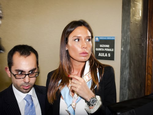 Minetti, altre balle sull'adozione. E al "Fatto" arriva il conto per le fake