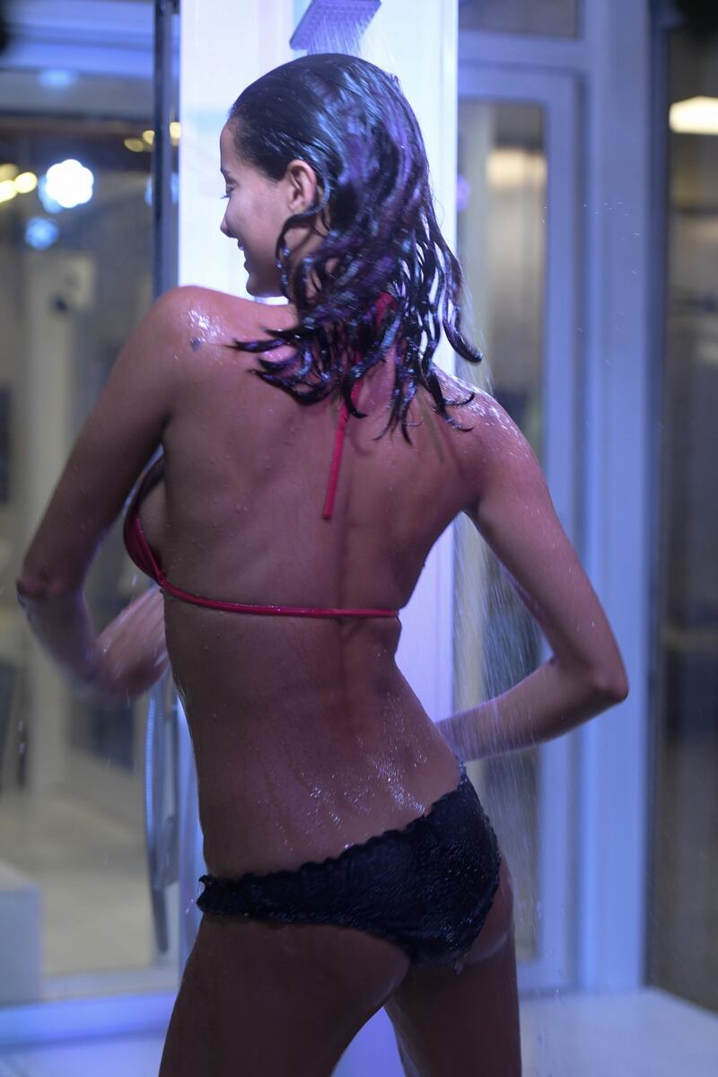 Grande Fratello Vip, i momenti sexy di Mariana Rodriguez 38