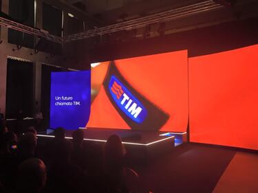La presentazione del logo Tim 2
