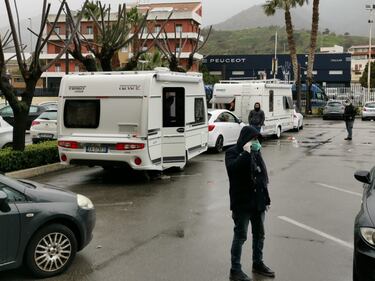 Messina, il sindaco si barrica nell'hotel 6