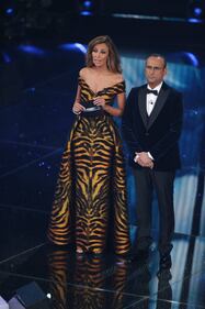 Sanremo 2016: gli abiti della prima serata 72