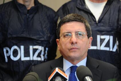 La polizia ispeziona il fosso dove è stato trovato il cadavere della ex modella 6