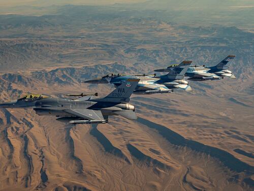 L'inseguimento con gli F-16 e lo schianto: aereo civile Usa precipita in Virginia