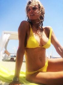 Justine Mattera senza slip su Instagram 11
