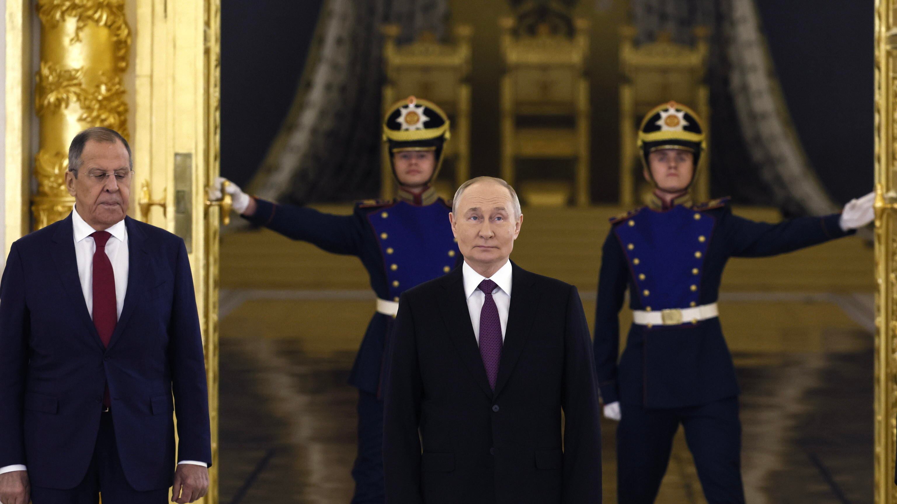 "Le forze russe cominciano a indebolirsi, è il momento per premere su Putin"