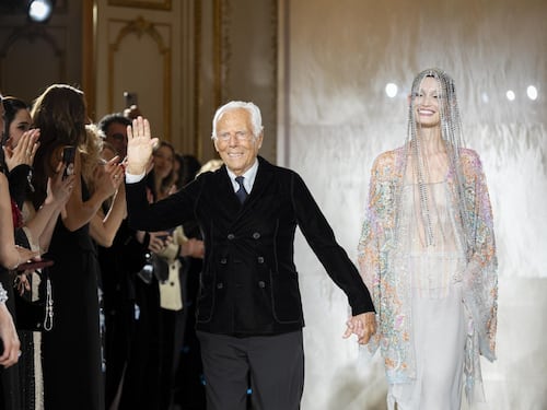 Giorgio Armani in convalescenza dopo un ricovero. Sarà assente alle sfilate