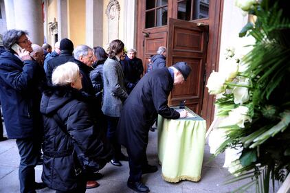 Grande folla al funerale di Moratti 5