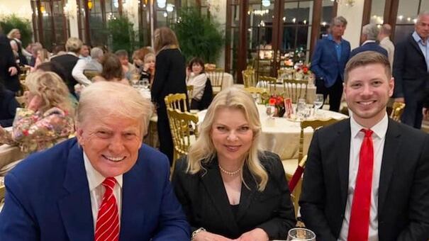 "Non vedo l'ora che arrivi il 20 gennaio": il figlio di Netanyahu a cena con Trump