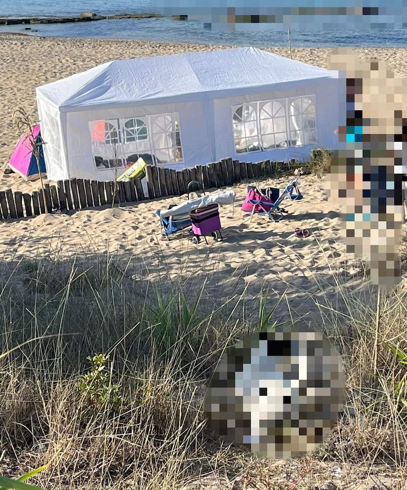 tensostruttura in spiaggia