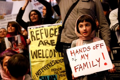 Proteste negli aeroporti contro Trump: "No al bando dei musulmani" 16