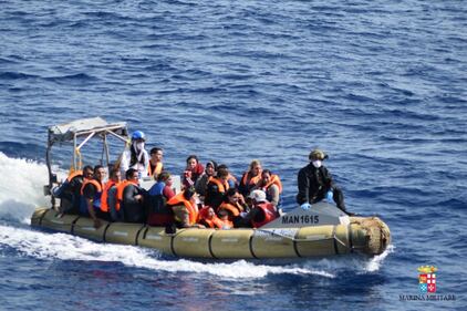 Naufragio a largo della Libia: a bordo 500 persone 6