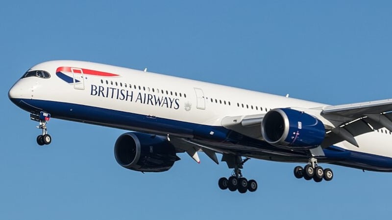 Paura sul volo Londra-Napoli, a bordo 40 studenti napoletani: aereo costretto a tornare indietro