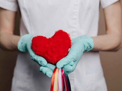 Saluto Al cuore? Bastava un "ciao"