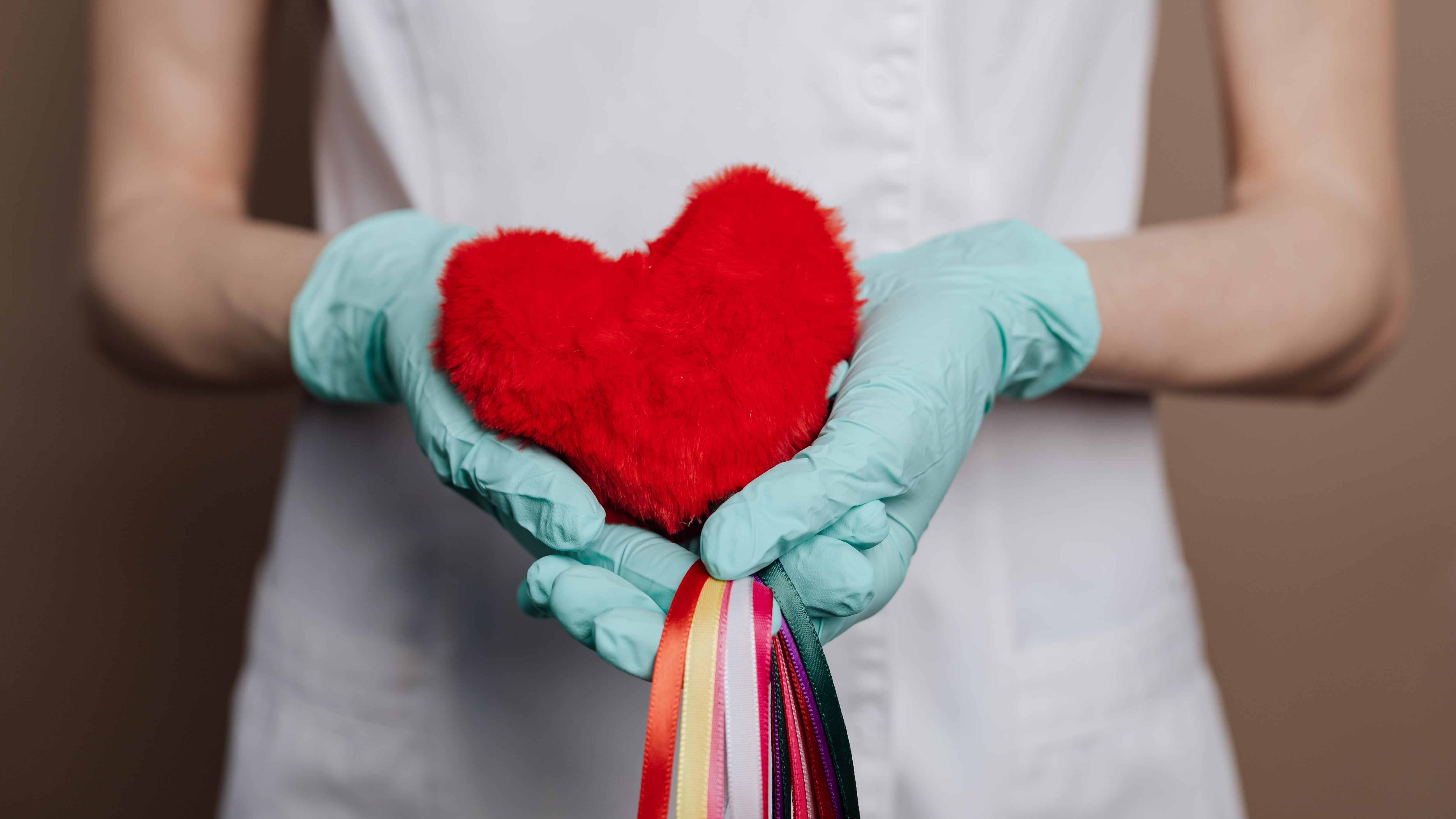 Saluto Al cuore? Bastava un "ciao"