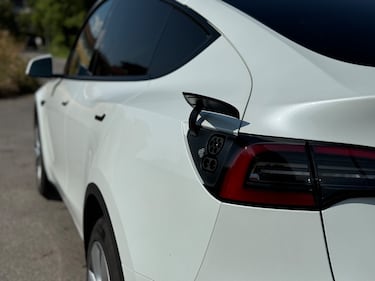 Tesla Model Y Long Range RWD: guarda la gallery del SUV elettrico super efficiente 17