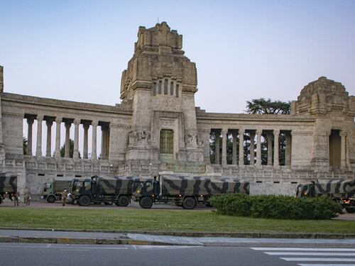 Per spostare le salme dal cimitero di Bergamo arriva l'esercito