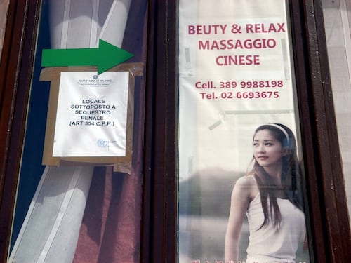 Milano, carnet del sesso al centro massaggi. 10 servizi? Uno è gratis