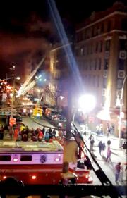 New York, brucia un intero palazzo nel Bronx 11