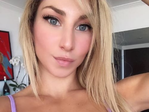 Holly Valentine, la sexy modella di Tinder