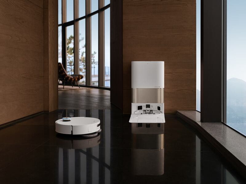 Il braccio robotico Bionic Multi-Joint e il dock di sostituzione Multi-Mop, dotati del sistema ProLeap™ e la navigazione VersaLift™