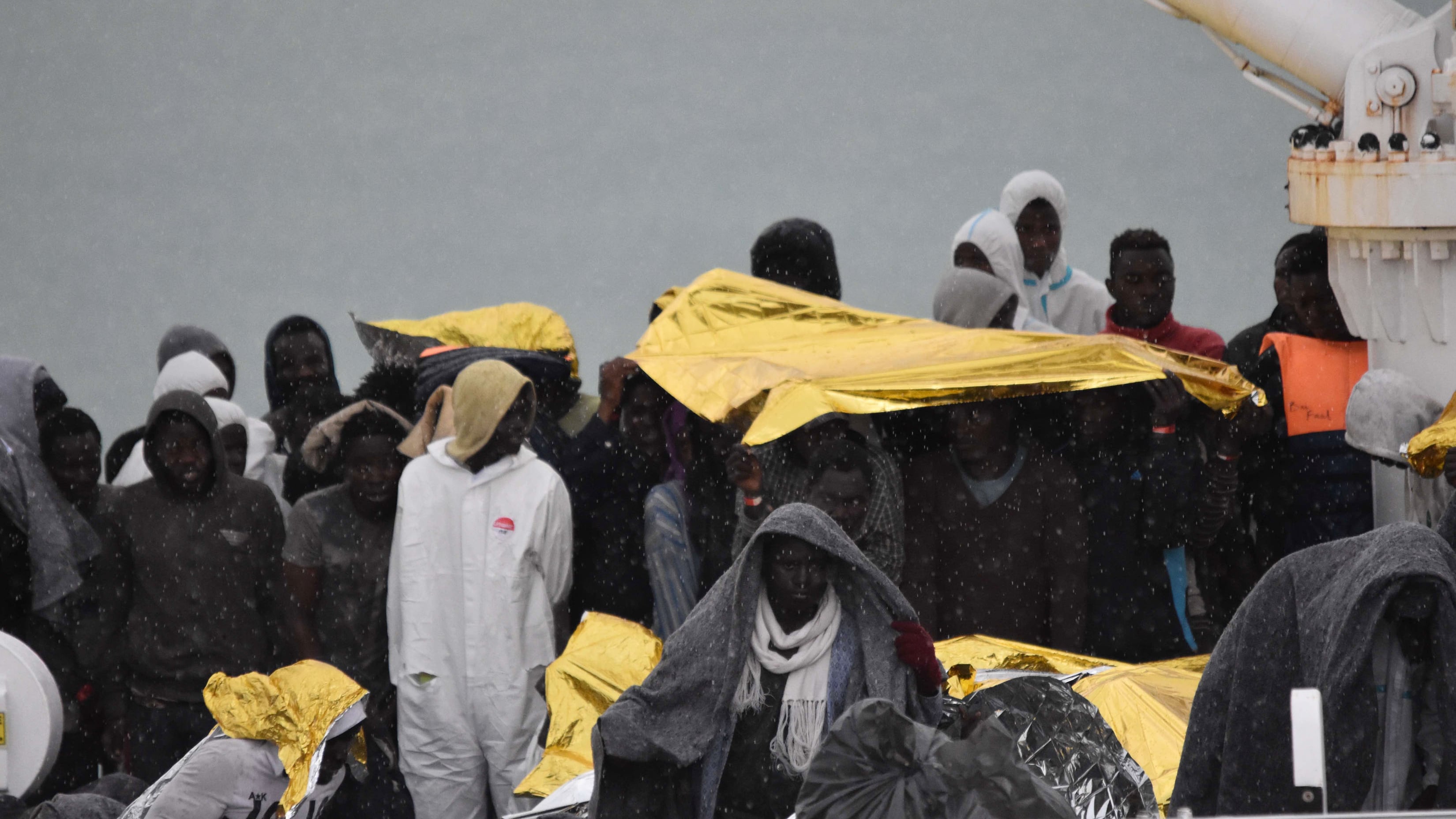 "Migranti costati 54 milioni". Ospitalità ridotta a una notte
