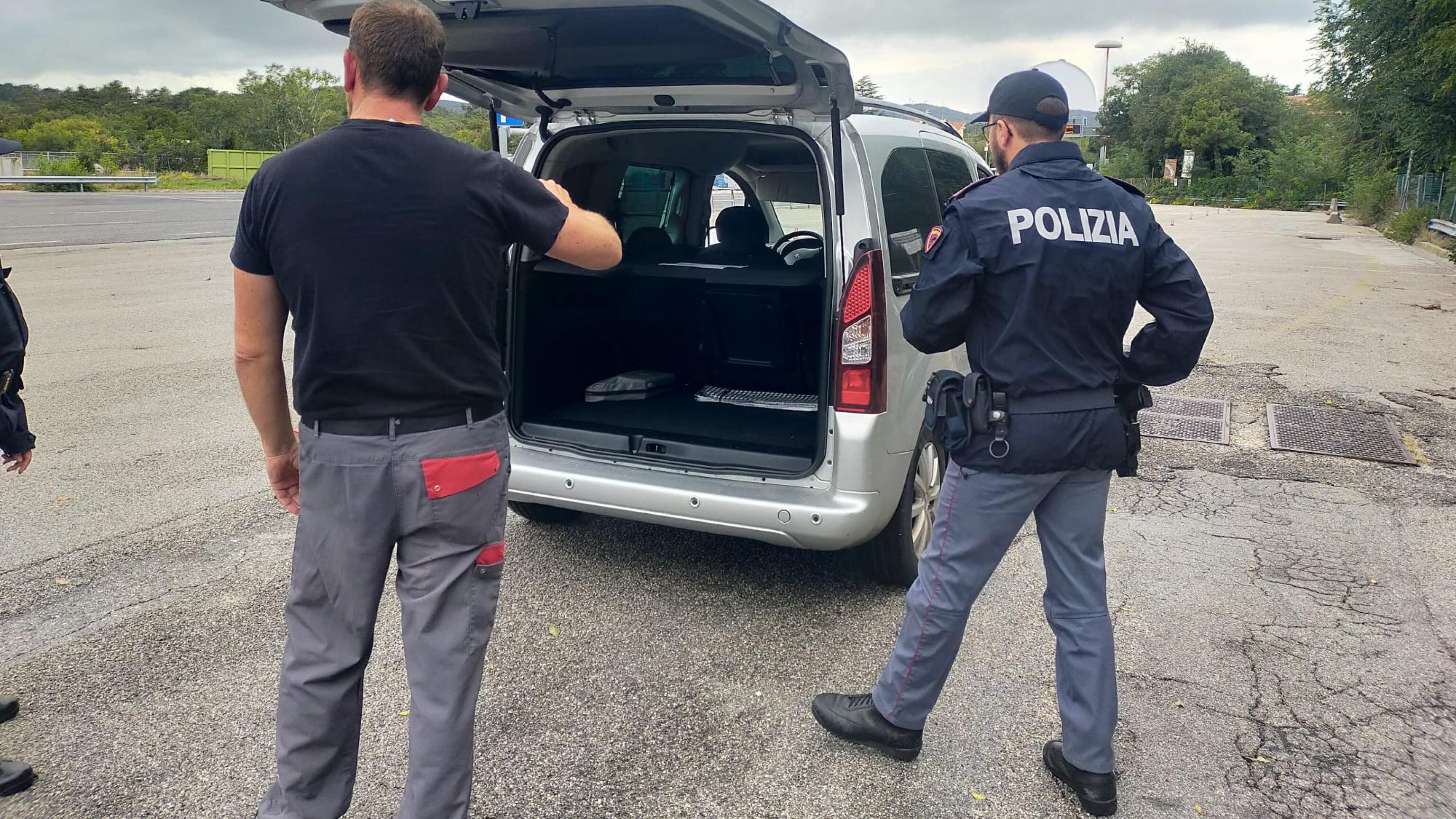 "Centinaia di respinti e 10 arresti". Il bilancio dei primi controlli alle frontiere