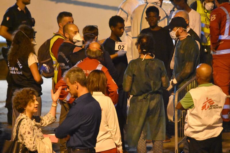 Lo sbarco dei minori dalla Diciotti 4
