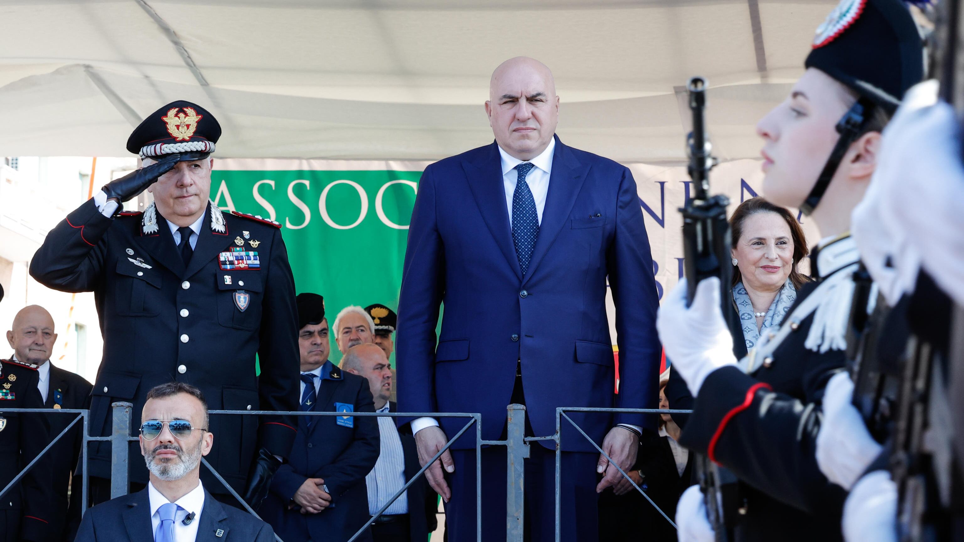 Ostia in festa coi carabinieri. "Il mondo ce li invidia"