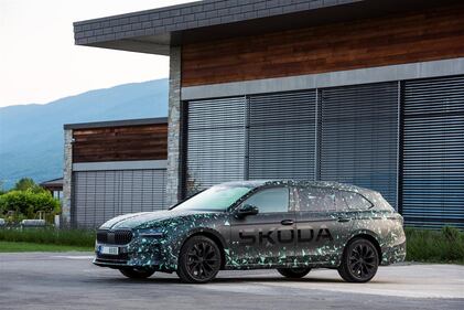 Nuova Skoda Superb, guarda le prime immagini 5
