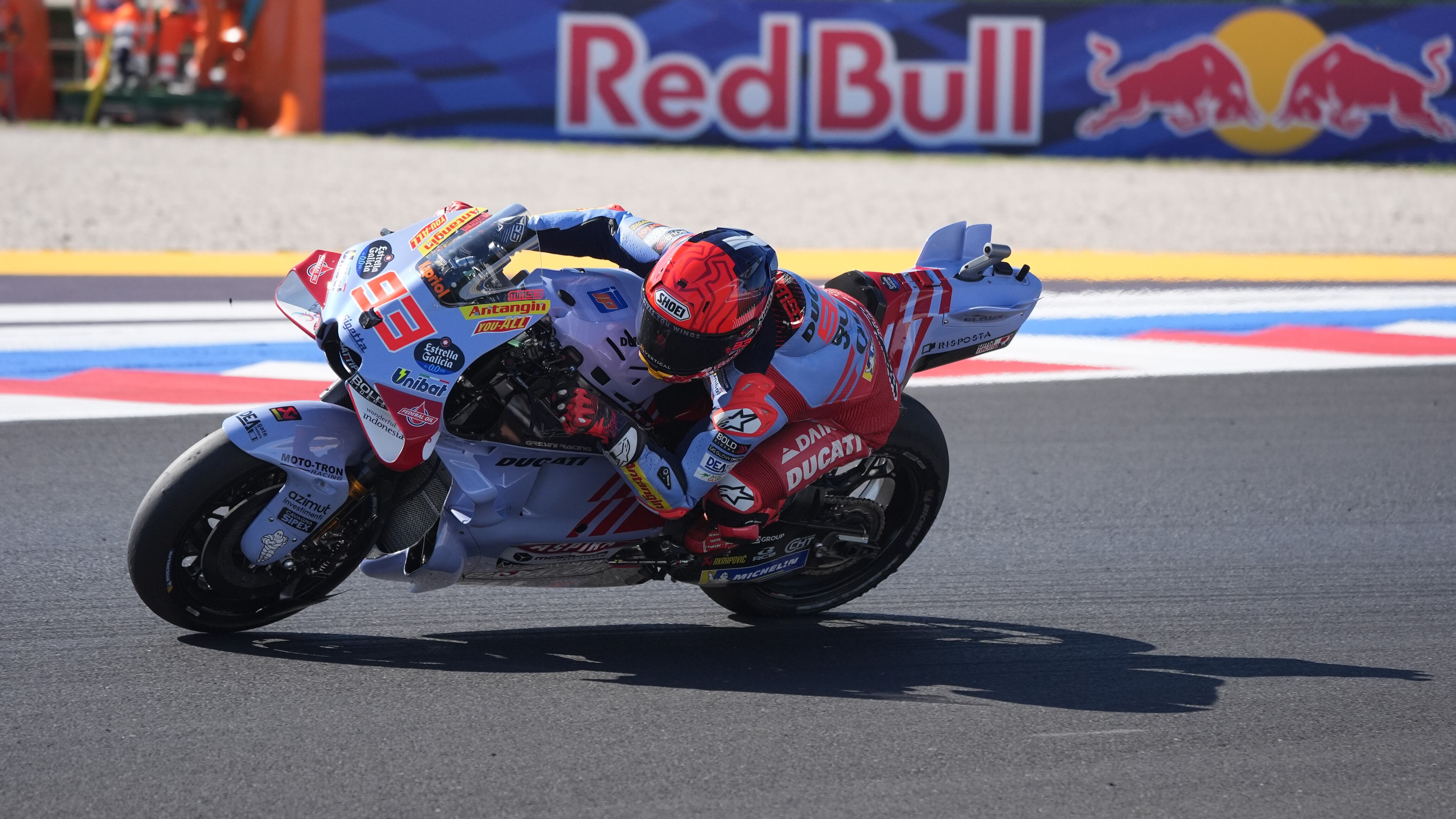 MotoGP, Marquez ci prende gusto e vince anche il GP di San Marino. Bagnaia 2º, disastro Martin