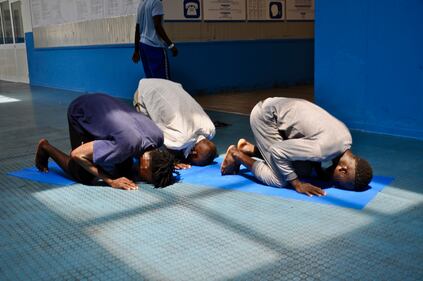 I migranti della Open Arms e della Gregoretti a Pozzallo 2