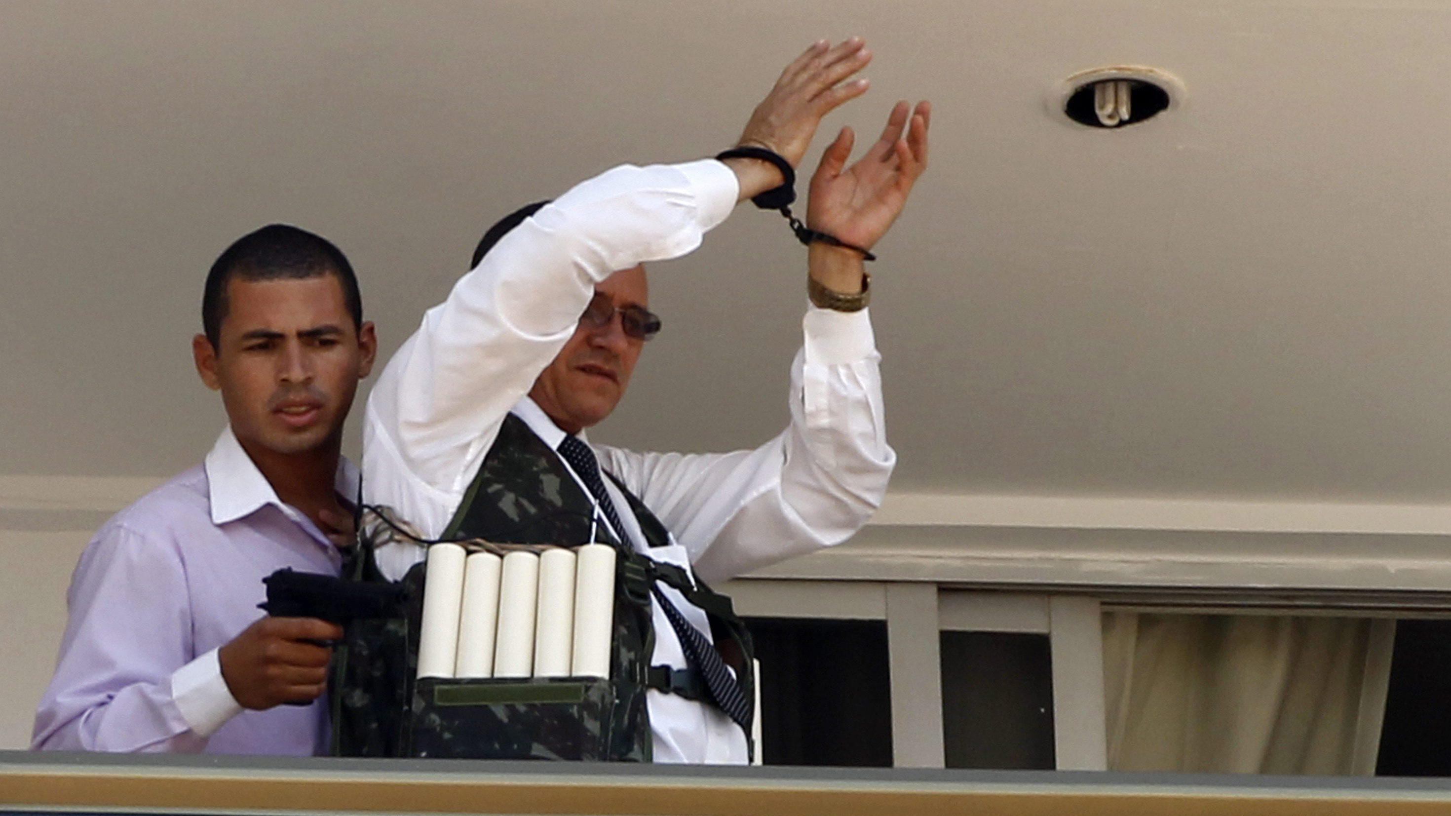 Brasilia, fa un ostaggio e chiede di estradare Cesare Battisti