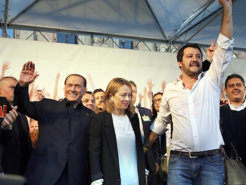 L'ultimo sondaggio: il centrodestra avanza, il Pd tracolla e Calenda non sfonda