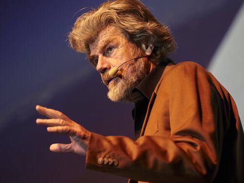 "I grandi carnivori sono troppi. Tuteliamo anche pecore e alpeggi"