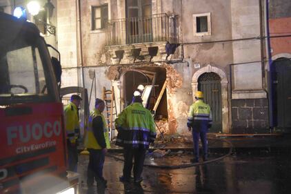 Catania, i soccorsi dopo l'esplosione della palazzina 6