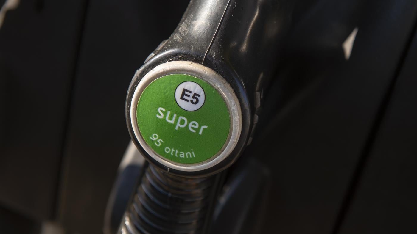 "La benzina a 4 euro". Ecco come stanno davvero le cose