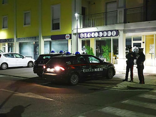 Padre separato si barrica in casa con il figlio piccolo