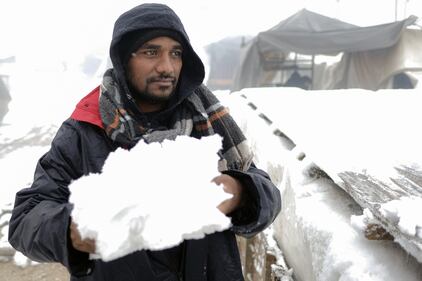 I migranti nella neve a Lipa, Bosnia 9
