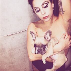 Lady Gaga nuda nella sauna 2